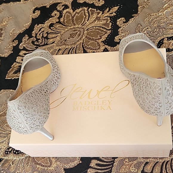 Mishka Badgley silver rhinestone peep toe pumps. Bling 8.5 NEW - Picture 6 of 6